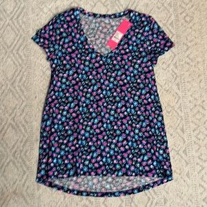 Lilly Pulitzer Etta V-Neck Top - low tide navy spotted t-shirt size XS